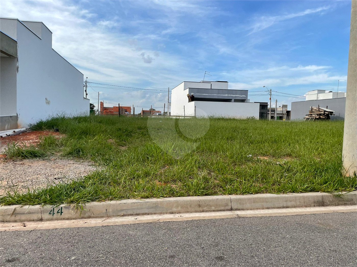 Terreno à venda no condomínio Horto Florestal Villagio, Sorocaba - SP