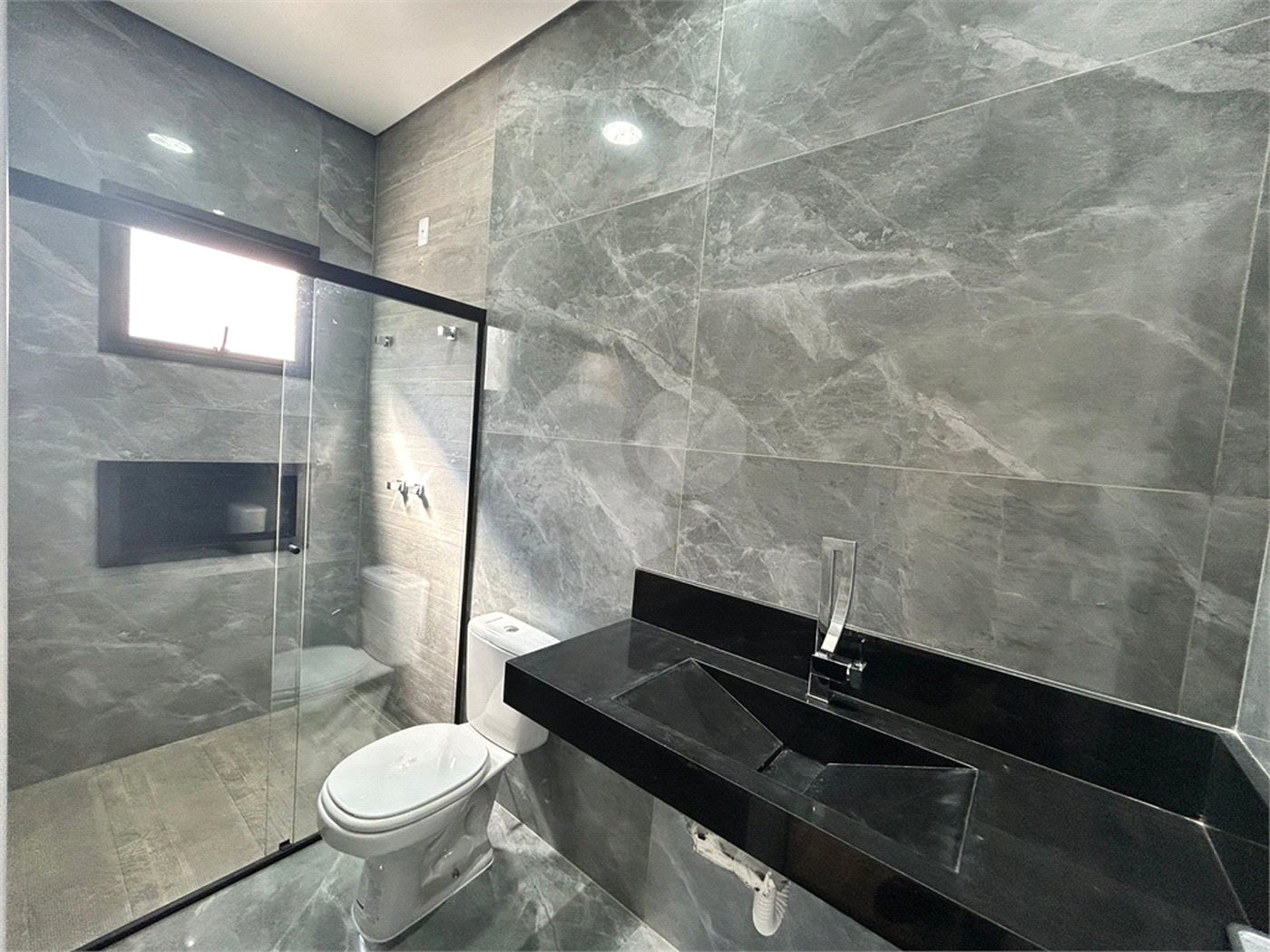 Casa à venda com 3 quartos, sendo 1 suíte, no condomínio Villagio Wanel, Sorocaba - SP