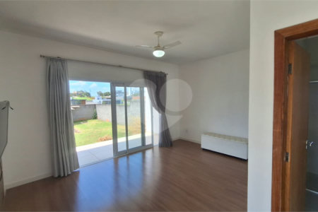 Casa à venda com 4 quartos, sendo 3 suítes,  no condomínio Fazenda Alta Vista, Salto de Pirapora - SP
