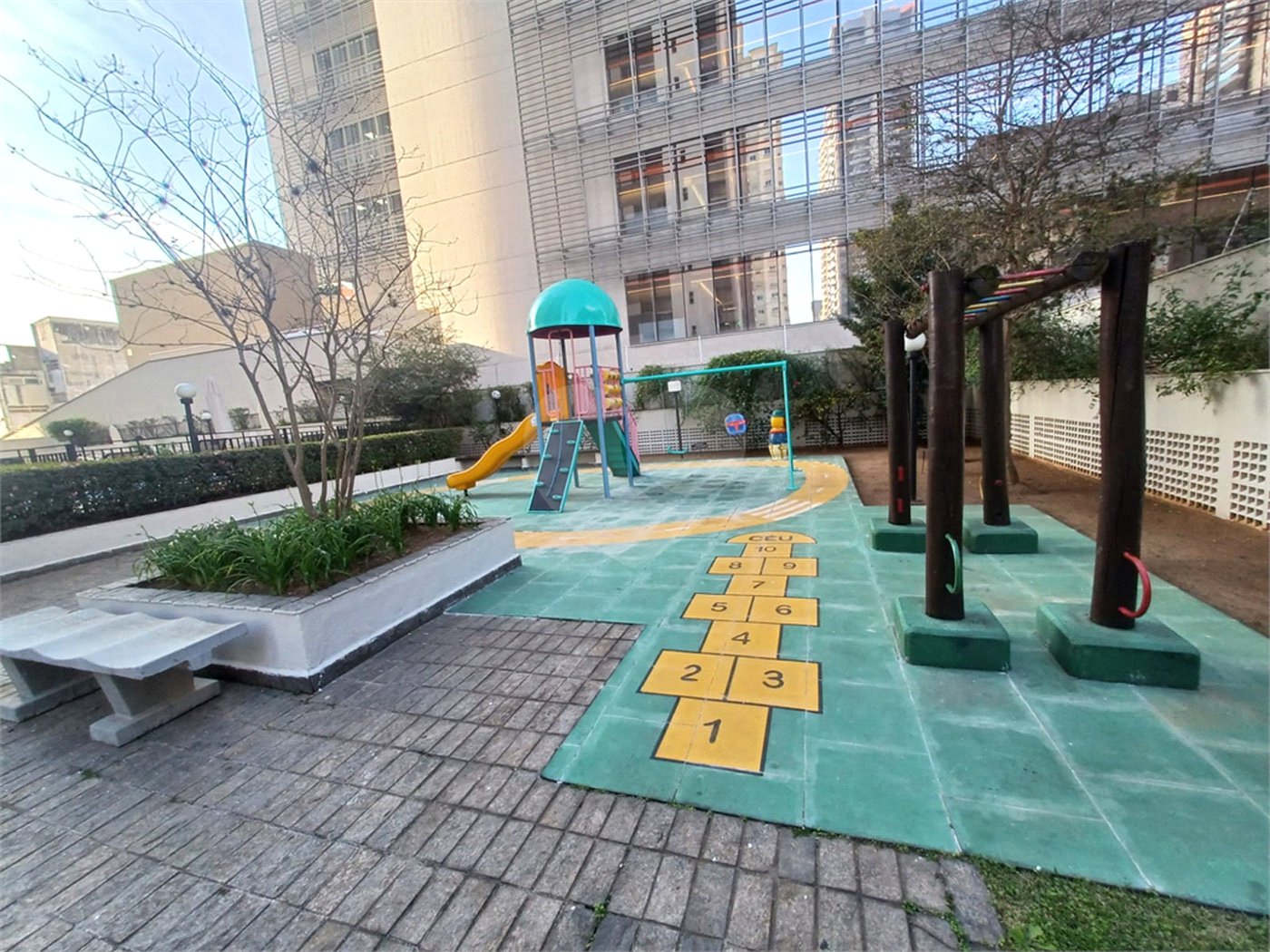 Apartamento à venda com 3 quartos, sendo 1 suíte, em Jardim das Acácias, São Paulo, SP