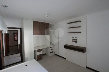 Casa à venda com 4 quartos, sendo 1 suíte, em Jardim Villaça, São Roque, SP