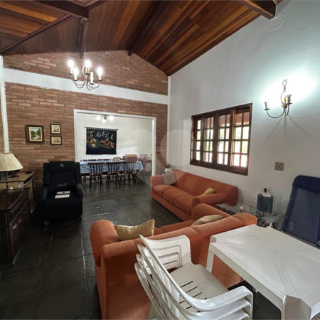 Casa à venda com 5 quartos, sendo 3 suítes, no condomínio Estância Marambaia, Vinhedo - SP
