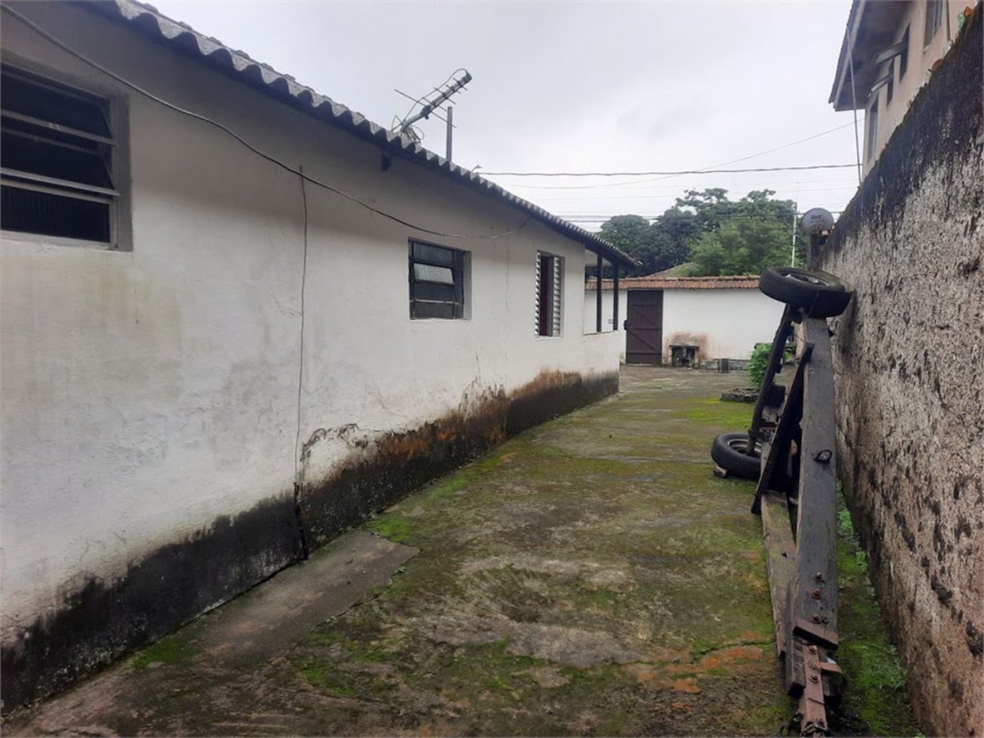 Terreno de 503 m² com Casa à Venda em Vicente de Carvalho | Excelente Oportunidade para Investidores Próximo ao Futuro Túnel Santos–Guarujá