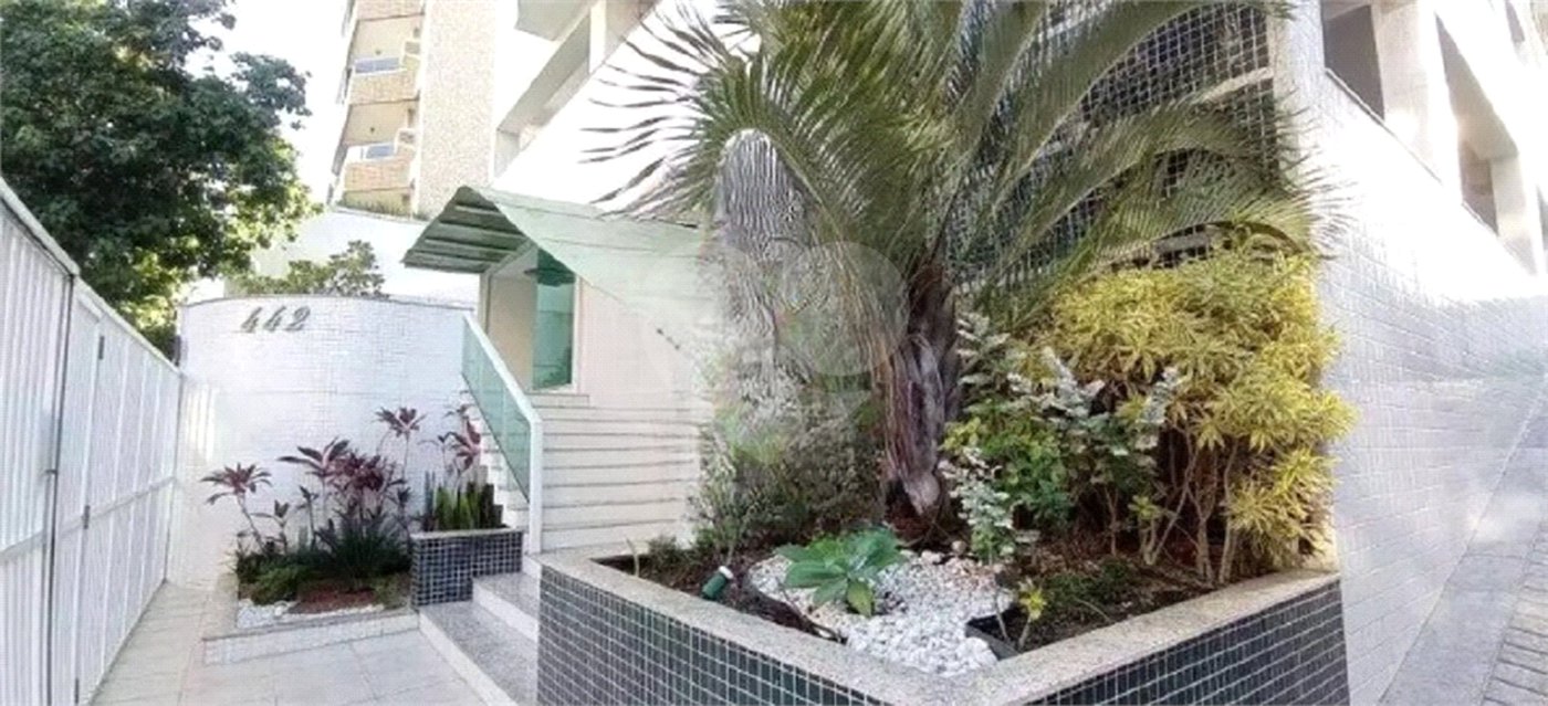 Cobertura à venda com 4 quartos, sendo 2 suítes,  em Algodoal, Cabo Frio, RJ