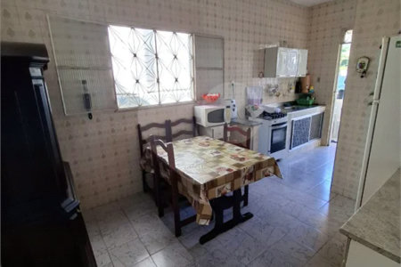 Ó TIMO CASA COM 3 QUARTOS E TERRAÇO EM CONTOMINIO FECHADO