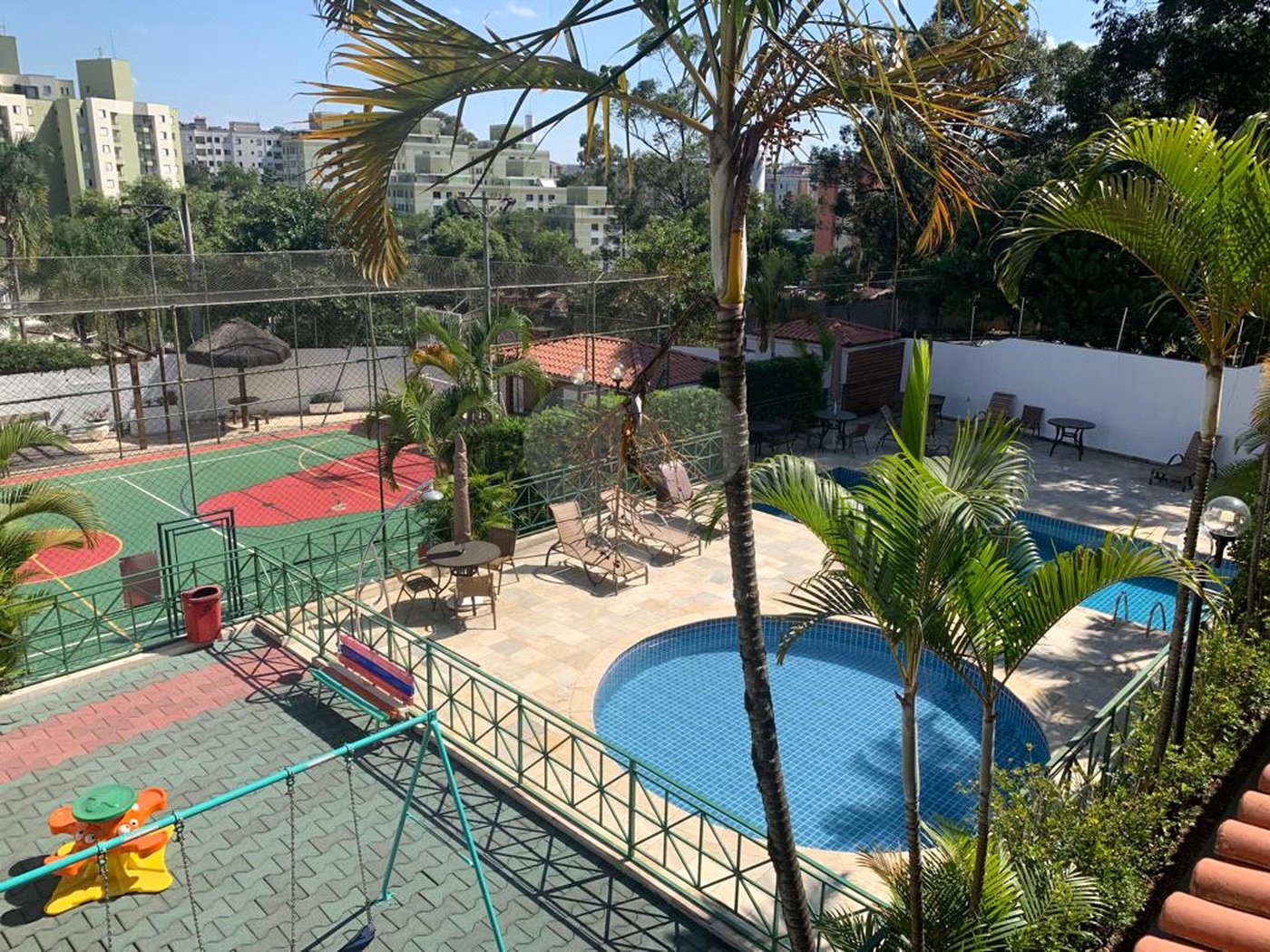 Casa à venda com 3 quartos, sendo 1 suíte, no condomínio Greenland, São Paulo - SP