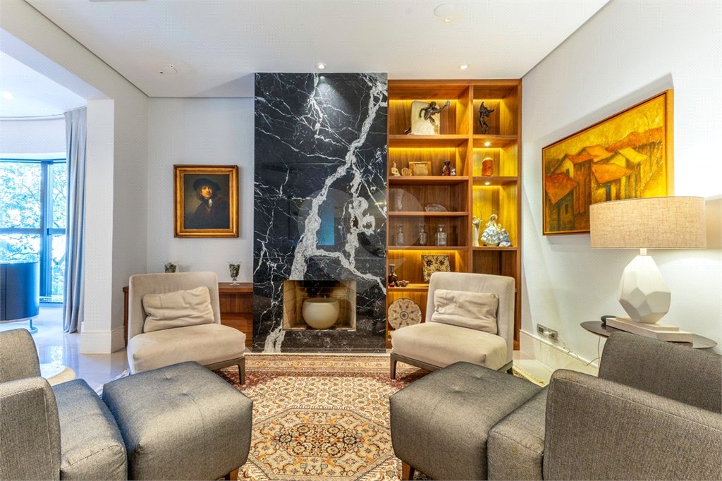 Apartamento à venda com 4 quartos, sendo 3 suítes, em Moema, São Paulo, SP