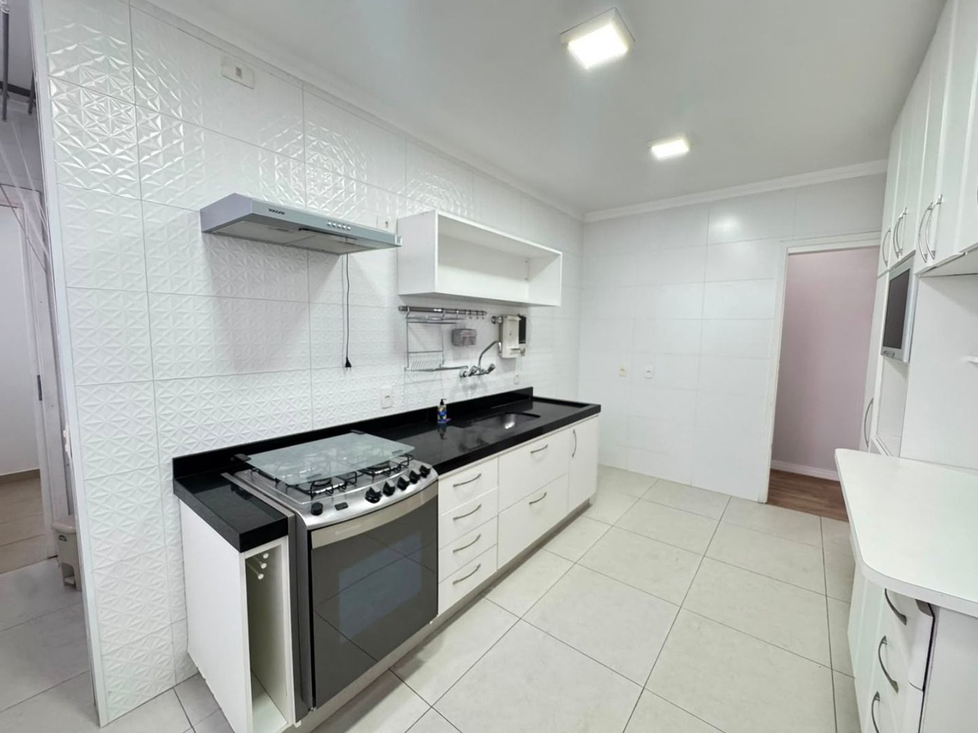 Apartamento com 2 dormitórios para alugar, 113 m² por R$ 5.900,02/mês - Gonzaga - Santos/SP