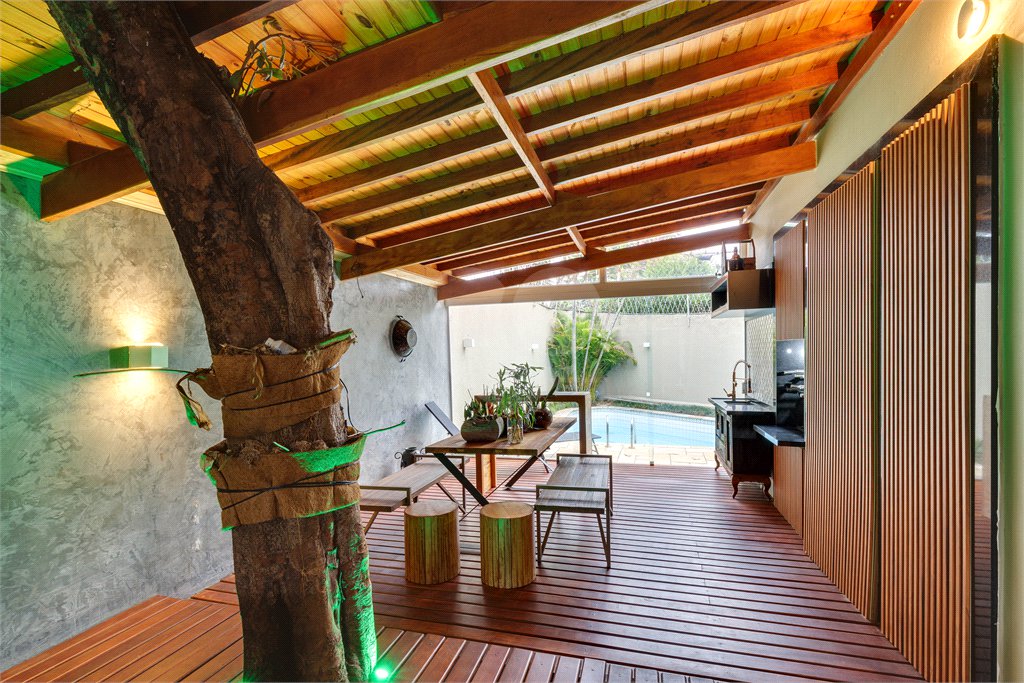 Casa à venda com 5 quartos, sendo 3 suítes, em Alto da Boa Vista, São Paulo, SP