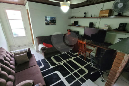 Casa à venda com 4 quartos, sendo 1 suíte, em Parque Maria Domitila, São Paulo, SP