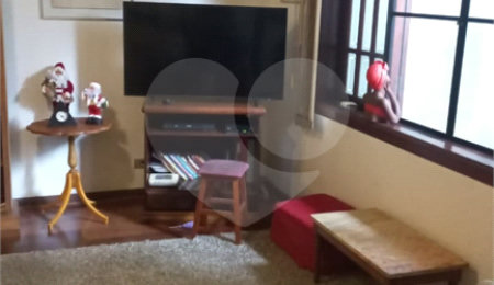 Casa à venda ou para alugar com 5 quartos, sendo 1 suíte,  em Vila Oliveira, Mogi das Cruzes, SP