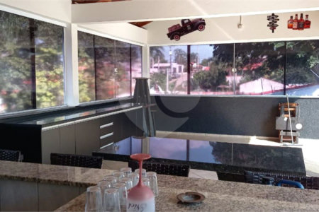 Casa à venda com 8 quartos, sendo 3 suítes,  no condomínio Terras de Santa Rosa, Salto - SP