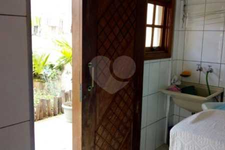 Sobrado à venda com 5 quartos, sendo 1 suíte, em Lapa de Baixo, São Paulo, SP