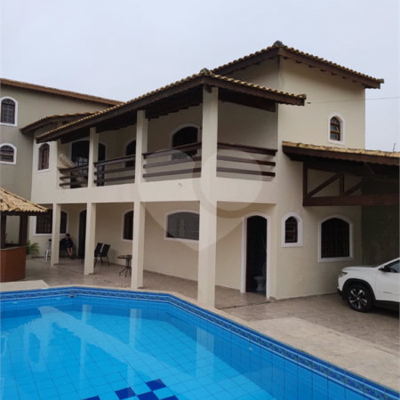 Sobrado à venda com 6 quartos, sendo 2 suítes, em Balneário Stella Maris, Peruíbe, SP