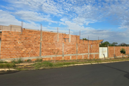 Sobrado à venda com 2 quartos em Cidade Jardim, Araraquara, SP