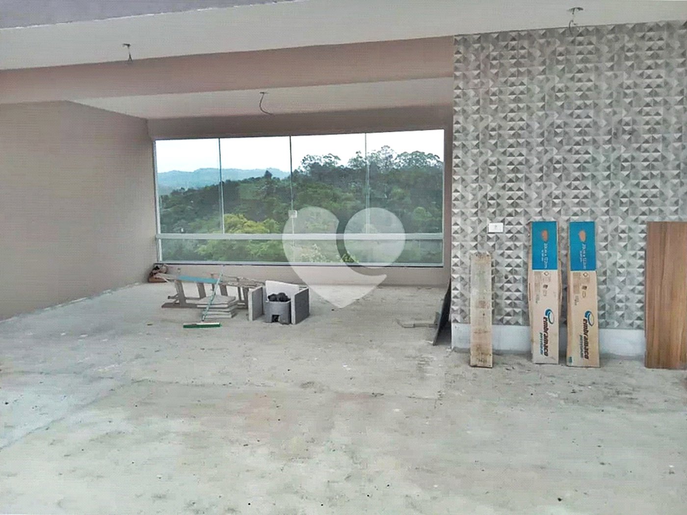 Casa à venda com 4 quartos, sendo 3 suítes, no condomínio Residencial Ecologico da Cantareira, Mairiporã - SP
