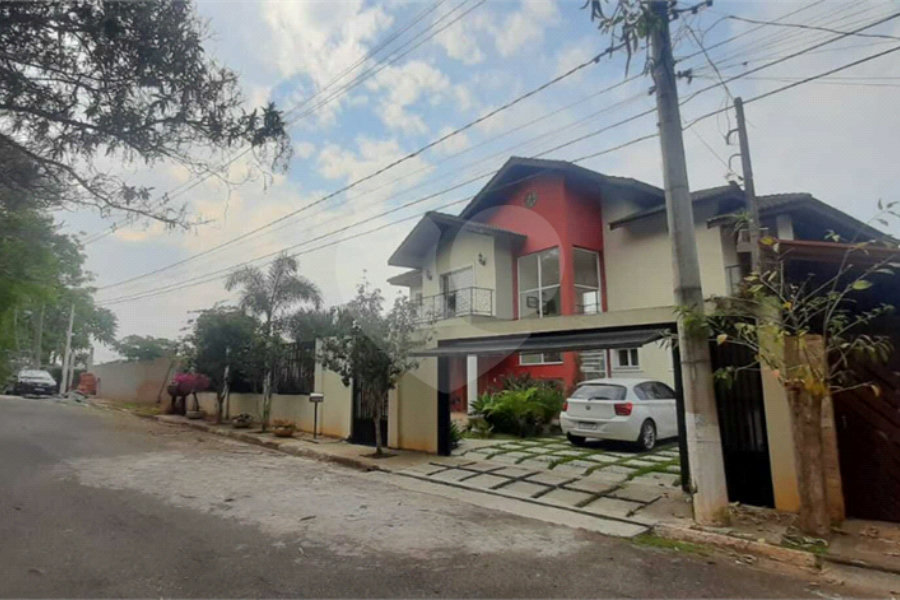 Condomínio à venda com 3 suítes em Caraguatá, Mairiporã, SP