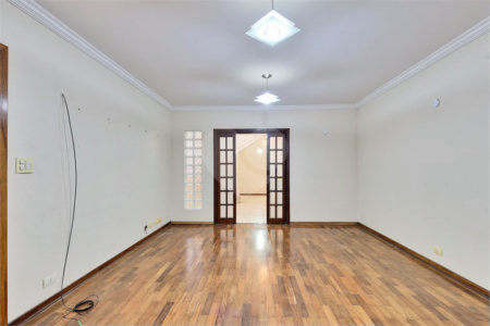 Sobrado à venda com 4 quartos, sendo 1 suíte, em Interlagos, São Paulo, SP
