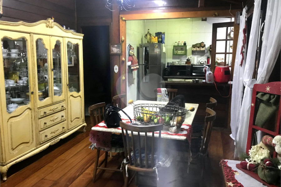 Casa à venda com 3 quartos, sendo 1 suíte, no condomínio Associação Reserva das Hortênsias, Mairiporã - SP