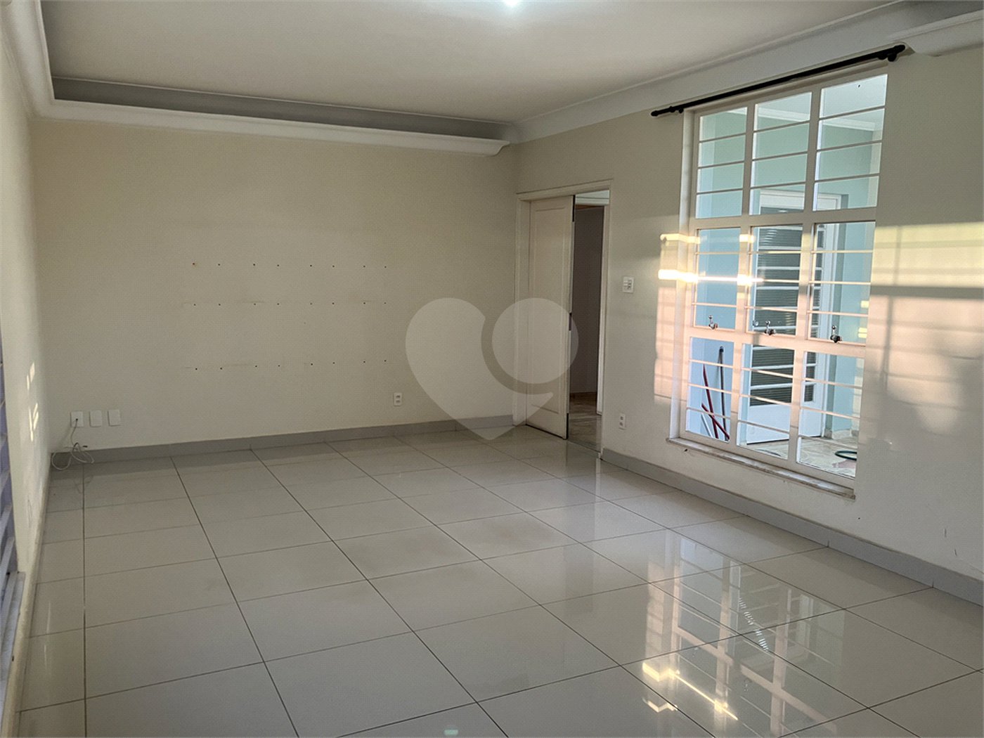Casa Térrea à venda com 4 quartos, sendo 2 suítes, em Jardim Santa Rosália, Sorocaba, SP