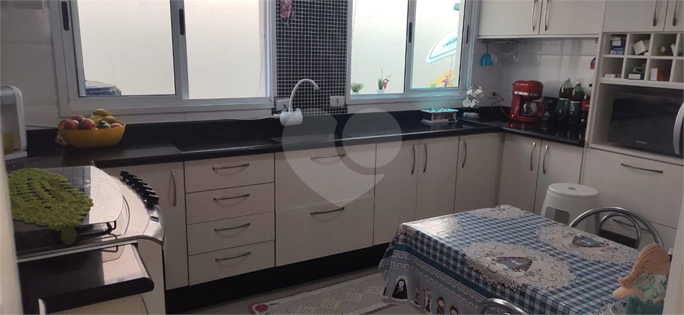 Casa à venda com 3 quartos, sendo 2 suítes,  no condomínio Parque das Figueiras, Mogi das Cruzes - SP