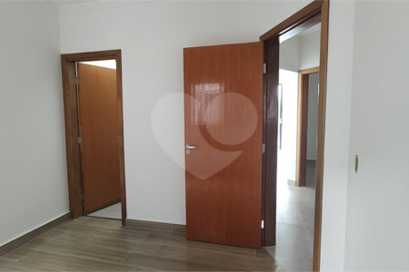 Casa Térrea à venda com 3 quartos, sendo 1 suíte,  em Nova Cerejeira, Atibaia, SP
