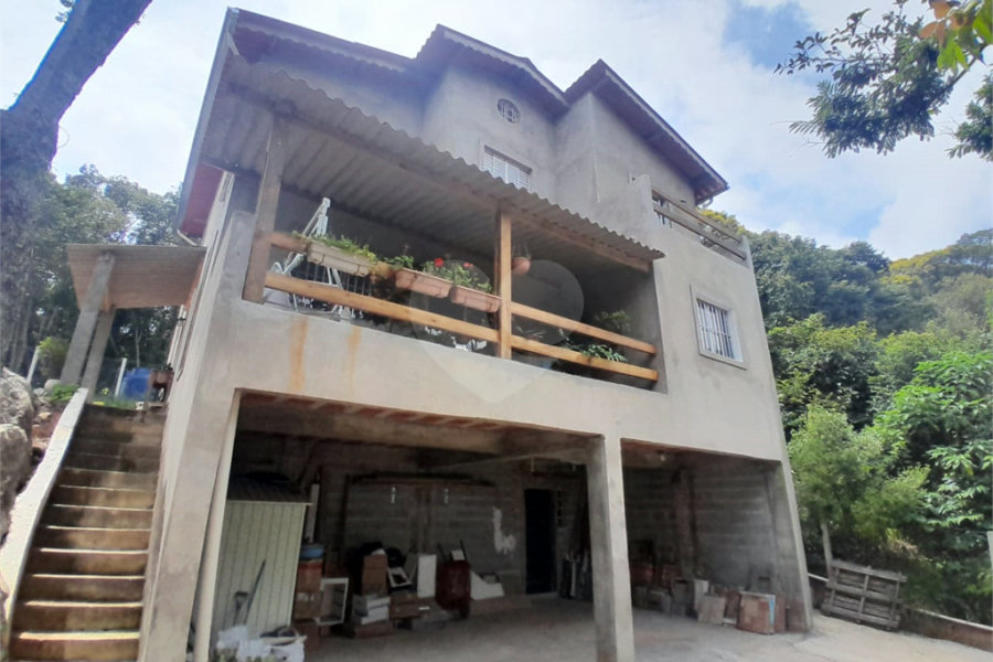 Sobrado à venda com 3 quartos, sendo 1 suíte, em Serra da Cantareira, Mairiporã, SP
