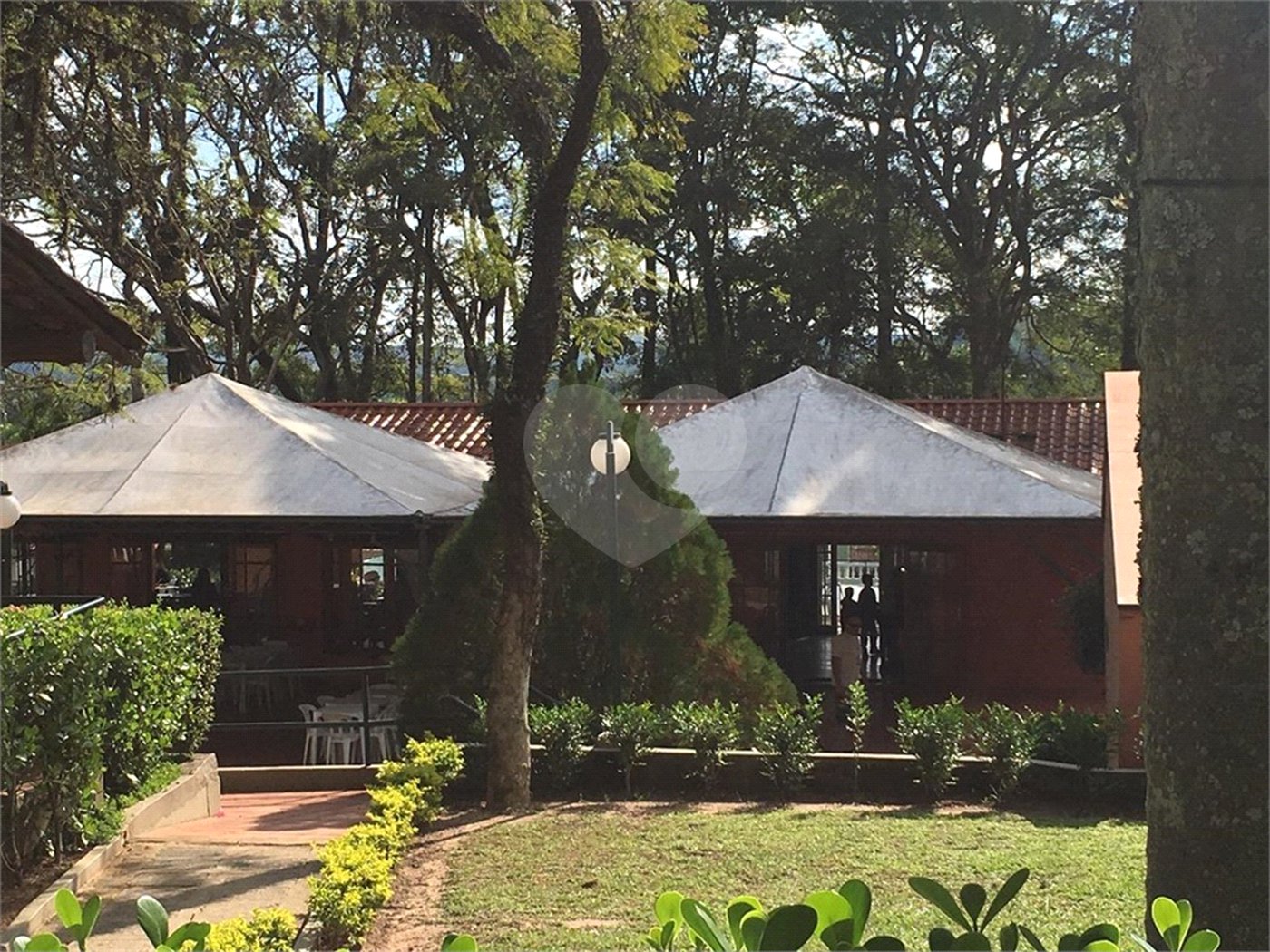 Casa à venda com 6 quartos, sendo 4 suítes, no condomínio São Joaquim, Vinhedo - SP