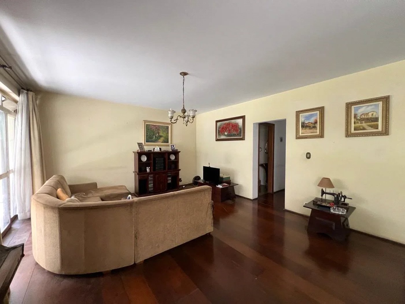 Casa à venda com 4 quartos, sendo 1 suíte, em Jardim das Vertentes, São Paulo, SP
