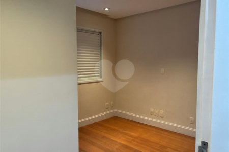 Apartamento à venda com 3 quartos, sendo 1 suíte,  em Vila Guilherme, São Paulo, SP