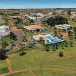 Estância dos Ipês , terreno plano , bem localizado e murado dos lados e fundos