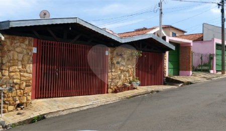 Casa à venda com 3 quartos, sendo 1 suíte,  em Jardim São João Batista, São Carlos, SP