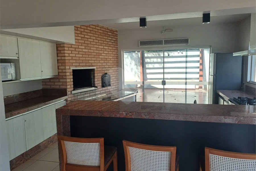 Linda Casa 3 dormitórios com piscina - R$ 950.000,00