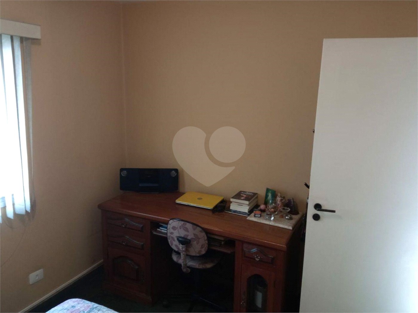 Lindo apartamento, muito bem conservado, com bom espaço interno.