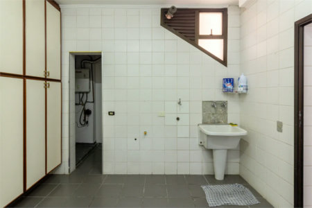 Casa à venda com 4 quartos, sendo 3 suítes,  no condomínio Vila das Flores, São Paulo - SP