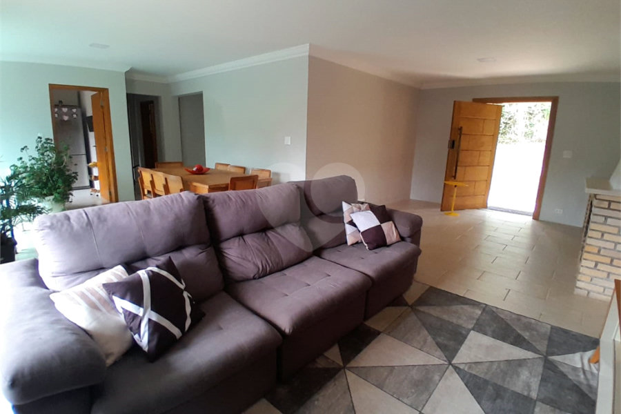 Casa Térrea à venda com 5 quartos, sendo 2 suítes,  em Roseira, Mairiporã, SP