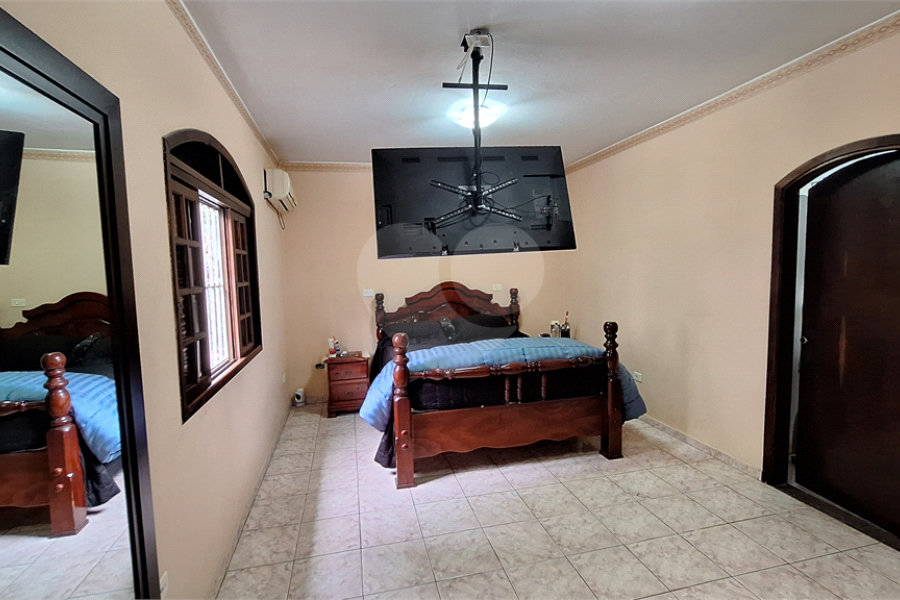 Sobrado à venda com 4 quartos, sendo 1 suíte, em Tremembé, São Paulo, SP