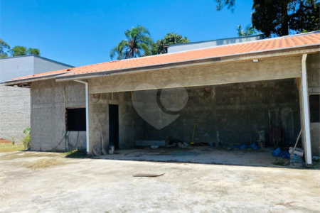 Casa à venda com 3 suítes no condomínio Lagoinha, Jacareí - SP
