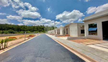 Casa à venda com 3 quartos, sendo 1 suíte,  no condomínio Brasil, Atibaia - SP