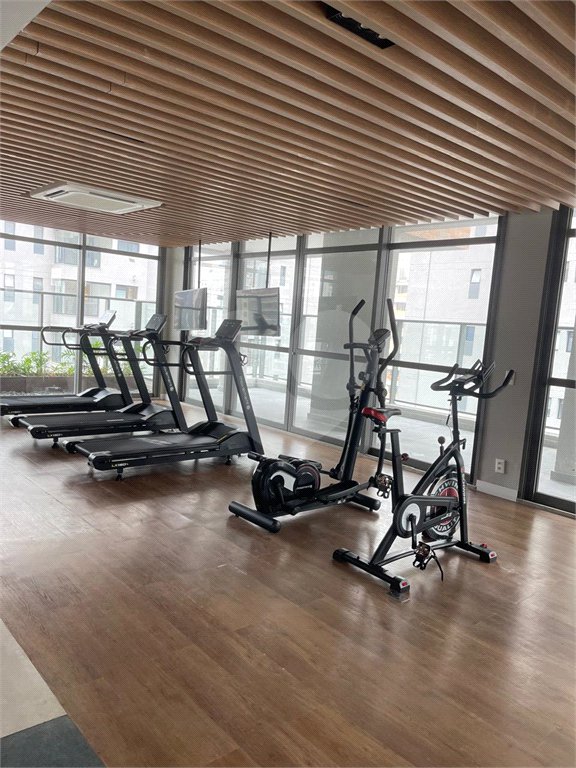 Apartamento à venda ou para alugar com 2 suítes em Jardim das Acácias, São Paulo, SP
