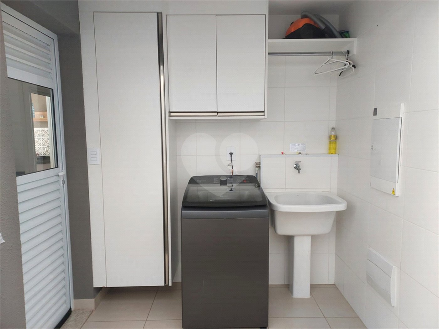 Casa à venda com 3 quartos, sendo 1 suíte, no condomínio Tirreno, Sorocaba - SP