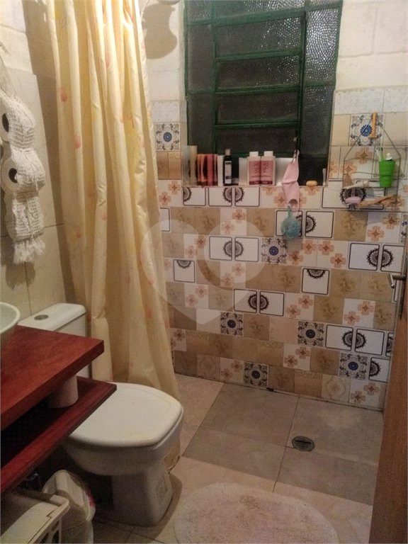 Casa à venda com 3 quartos, sendo 1 suíte, no condomínio Cinco Lagos, Mairiporã - SP