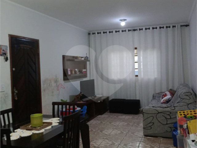 Sobrado à venda com 3 quartos, sendo 1 suíte,  em Jardim Guairaca, São Paulo, SP