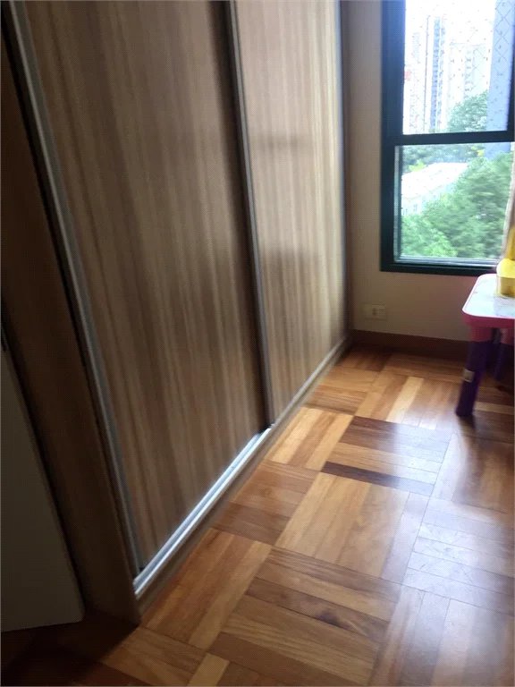 Apartamento à venda com 3 suítes em Vila Suzana, São Paulo, SP