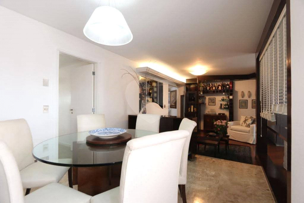 Apartamento à venda com 4 quartos, sendo 2 suítes,  em Vila Uberabinha, São Paulo, SP