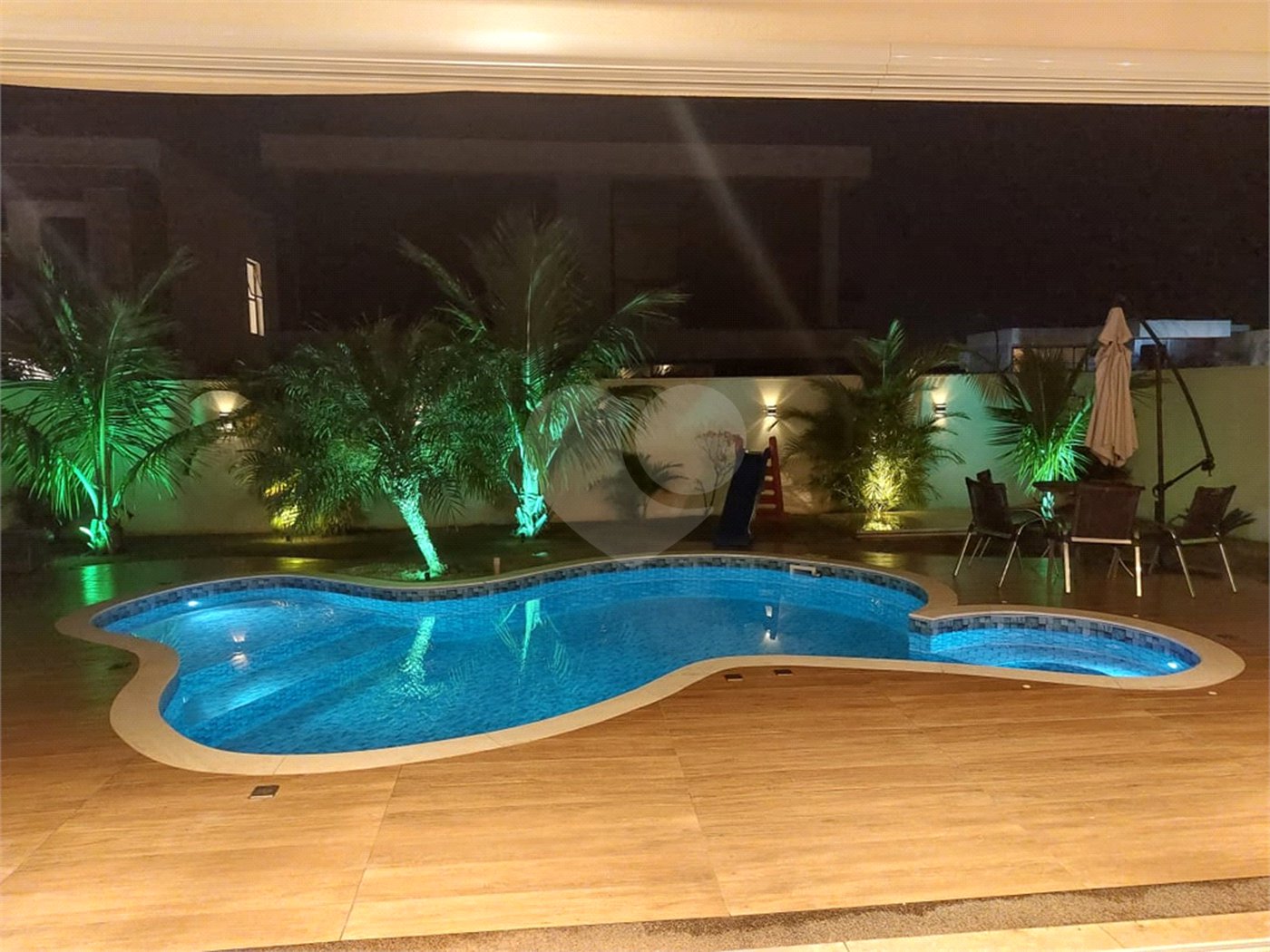 Casa à venda com 3 quartos, sendo 2 suítes, no condomínio Alphaville Nova Esplanada 4, Votorantim - SP