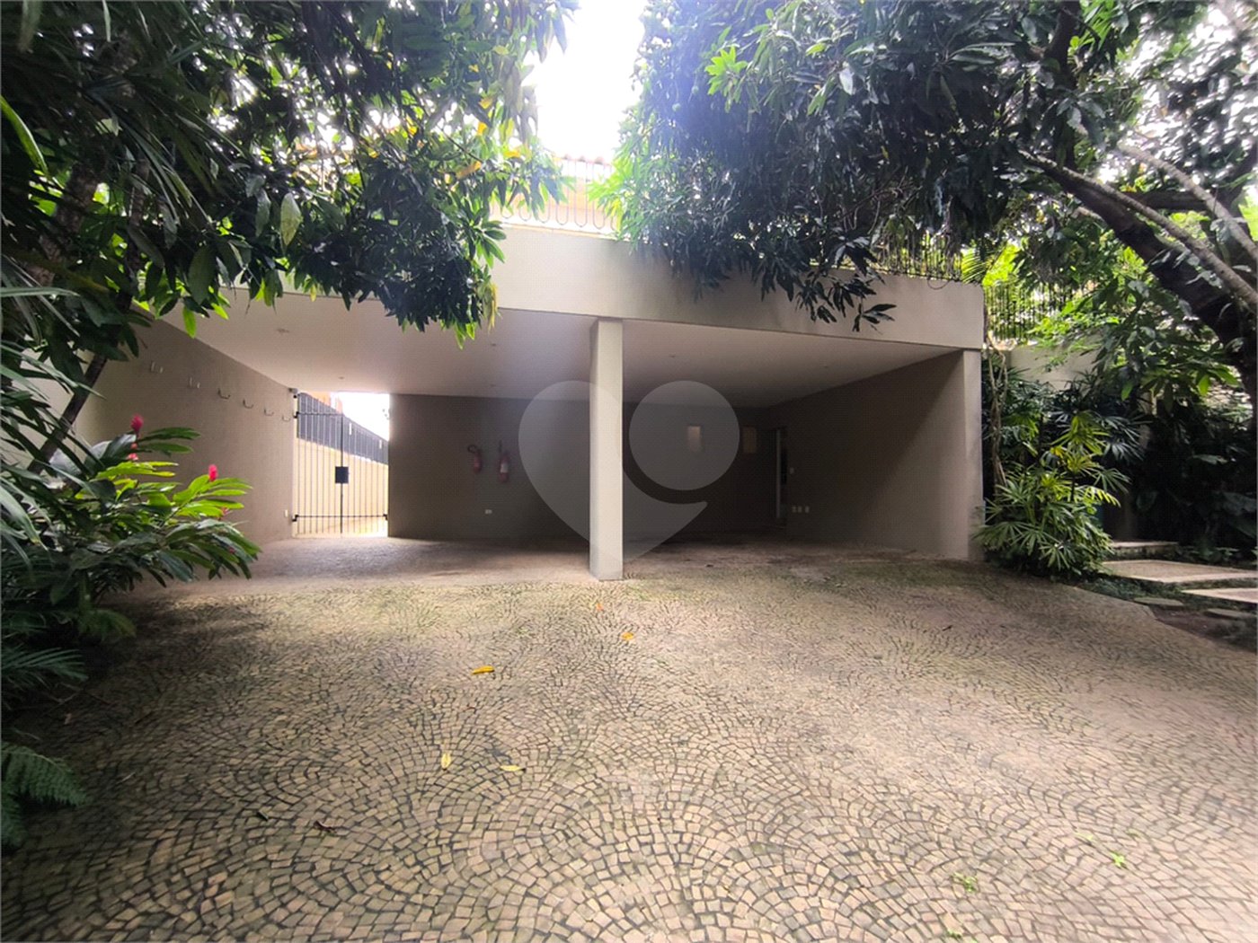 Casa à venda com 5 quartos, sendo 4 suítes, em Cidade Jardim, São Paulo, SP