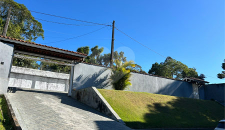 Casa à venda ou para alugar com 4 quartos, sendo 1 suíte,  no condomínio Alpes da Cantareira, Mairiporã - SP