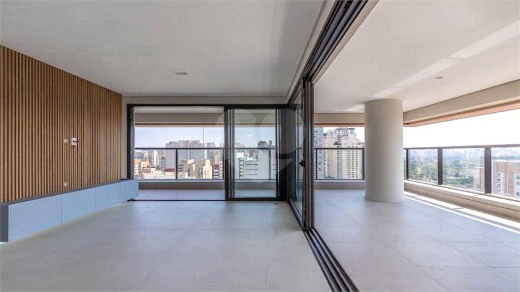 Apartamento à venda com 3 suítes em Moema, São Paulo, SP