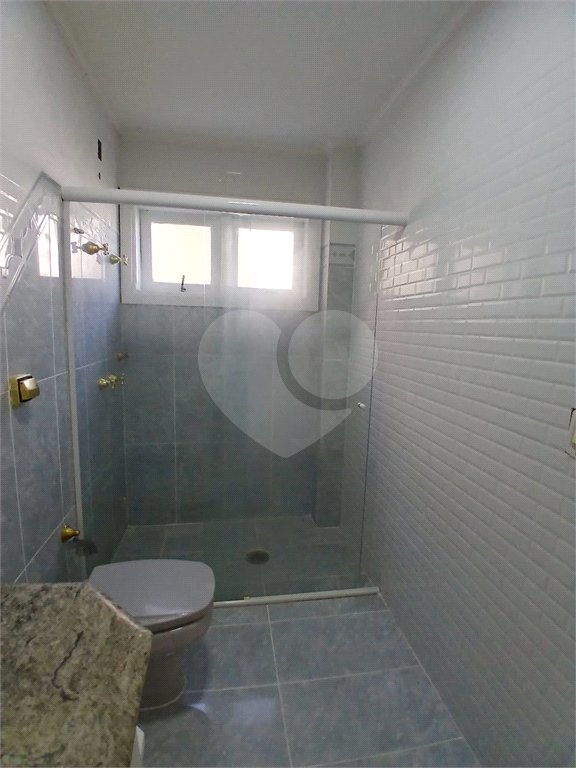 Casa à venda com 4 quartos, sendo 2 suítes, no condomínio Flamboyant, Atibaia - SP